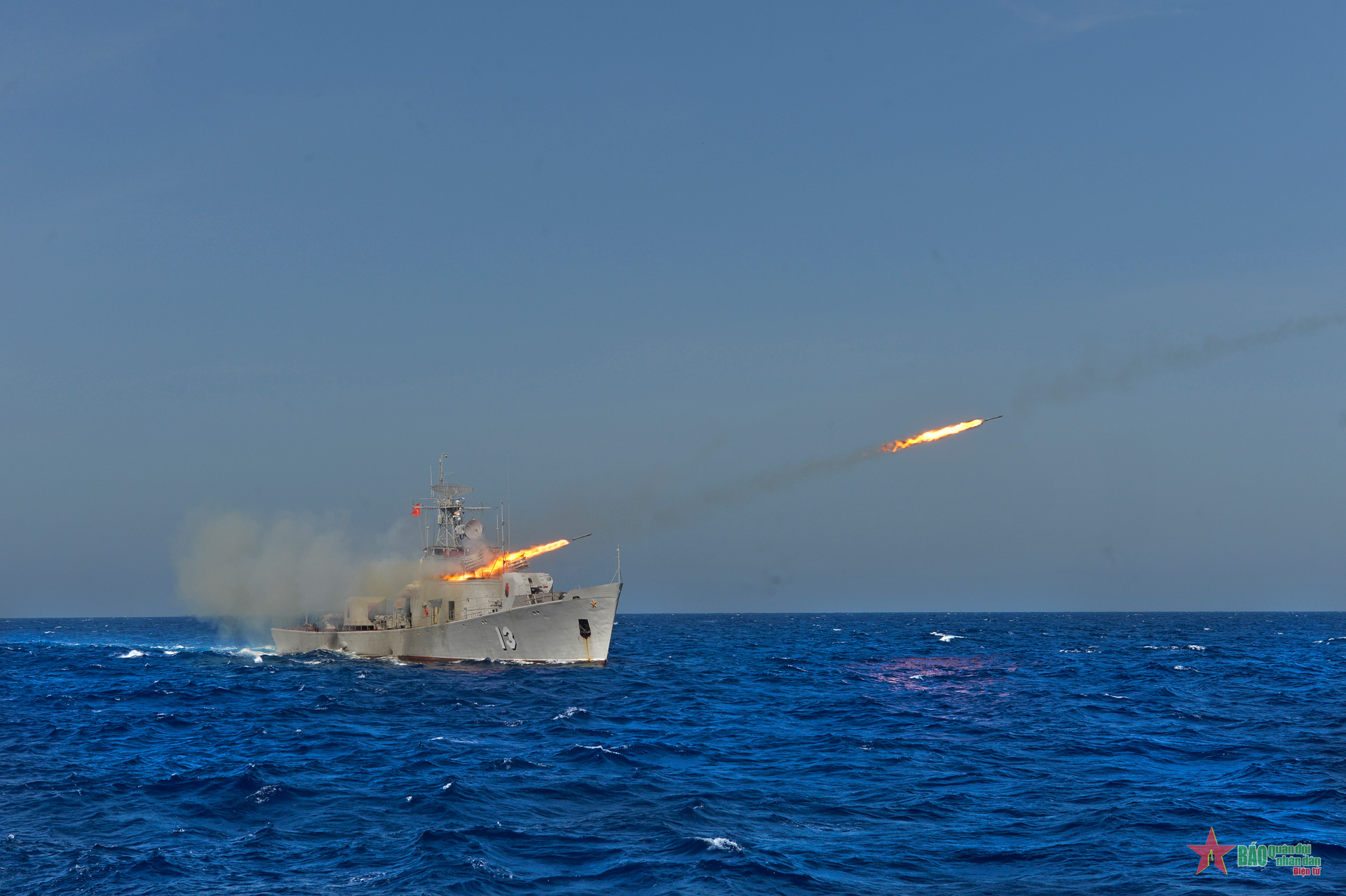 Tàu 13, Lữ đoàn 171, Vùng 2 Hải quân thực hành phóng bom chìm trong diễn tập